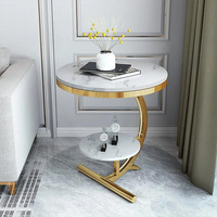 Table d'appoint moderne de luxe en pierre frittée avec cadre doré, table de rangement à deux niveaux pour chambre à coucher/salon