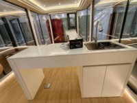 Capsule spatiale avec vue panoramique, espace de rangement pour bagages, coque peinte, attrayante et durable, idéale pour le bureau