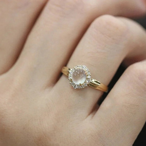 Anello Vintage Stile Pietra di Luna per Donne, Elegante Gioiello da Dito in Stile Corte - Product Image 3