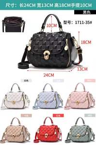 Sac fourre-tout structuré en cuir d'alligator avec bandoulière amovible, doublure en polyester boutonnée, imperméable, grande capacité, élégant, de luxe pour femme - Product Image 6
