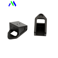 Supports de montage en plastique noir usinés CNC personnalisés Composants mécaniques industriels de haute précision avec trous