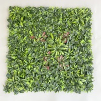 Panneaux muraux en gazon artificiel en plastique durable, ignifuge, respectueux de l'environnement, protection UV, toile de fond, verdure murale