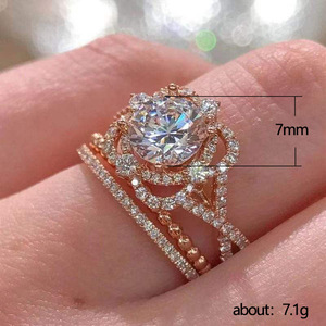 Anello con Fiore in Tono Rosa per Donne, Elegante Accessorio Floreale per Uso Quotidiano - Product Image 2