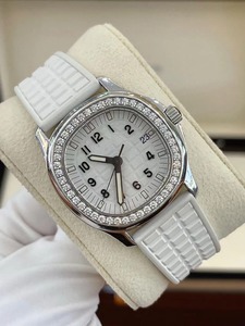 Montre mécanique automatique blanche personnalisée de haute qualité avec bracelet en caoutchouc, cadran blanc et lunette sertie de diamants pour femmes - Product Image 2