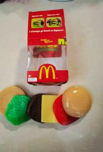 Juguete Sensorial Antiestrés Schylling Needoh Nice Cube McDonald Berger de Rebote Lento, Juguete Blandito para Niños - Product Image 4