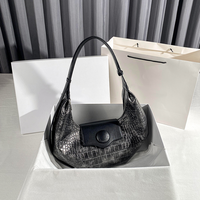 Tas Retro Hobo Crescent untuk Wanita, Tas Selempang Bahu dengan Blok Warna Kontras, Tas Tangan Bertekstur Lembut dengan Tali yang Dapat Dilepas.