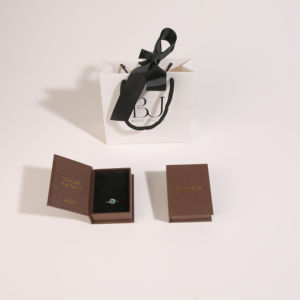 Boîte d'emballage de bijoux en papier écologique de style livre carré réutilisable personnalisée, fermeture magnétique - Idée cadeau premium pour la Saint-Valentin - Product Image 4