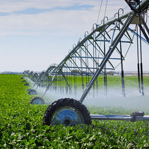 Sistema de riego de Pivote central de alta calidad con pulverización axial para tierras de cultivo - Product Image 1
