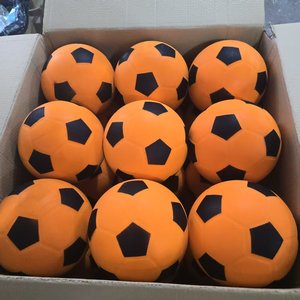 Balón de fútbol silencioso de espuma PU suave para entrenamiento en interiores, personalizado por OEM, para uso doméstico. - Product Image 5