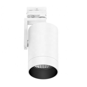 Rail lumineux LED réglable avec rotation à 350 degrés et lentilles interchangeables - Product Image 2