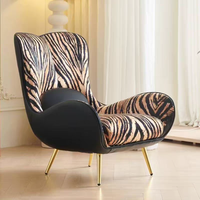 Chaise de salon à accoudoir de chambre de créateur Chaise de salon à imprimé léopard avec pied en métal
