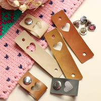 Étiquette créative en cuir PU en forme de cœur avec rivet, étiquette DIY pour vêtements tricotés, étiquette rétro faite à la main pour bonnet, accessoire de mode