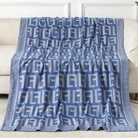 Großhandel 100% Polyester Jacquard Flugzeug Überwurf decken Brief gewebte geometrische moderne feste Bettdecke für Herbst Home Travel