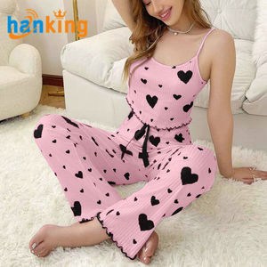 Женский пижамный комплект с принтом сердца - Product Image 2