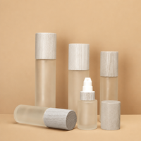Offre Spéciale 1oz 2oz 4oz 30ml 50ml 60ml 100ml 120ml Pompe de lotion cosmétique givrée Flacon pulvérisateur en verre à brume fine avec couvercles en bambou