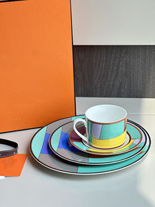 Vente en gros de décoration d'intérieur nordique, motif cheval, ensemble de 4 assiettes en porcelaine fine - Product Image 6