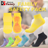 Vente en gros d'usine de chaussettes de sport respirantes et antidérapantes chaussettes de yoga pour trampoline RTS aire de jeux familiale design coloré