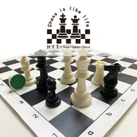 Jeu d'échecs portable en cuir PU, hauteur du roi 9,5 cm, plateau à damier noir et blanc 43 cm, version avec une seule reine, manuel d'instructions