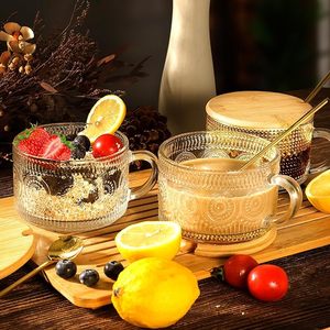 4 Uds. Tazas de vidrio en relieve transparentes bonitas de 14oz con tapas y cucharas de bambú Vintage Handgrip contenedores de avena durante la noche para <span class=keywords><strong>café</strong></span> helado - Product Image 3