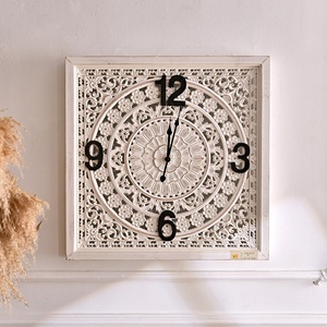 Horloge murale carrée en bois blanc rustique, mouvement à quartz, affichage à aiguilles, style antique, pour la décoration intérieure et le salon - Product Image 1