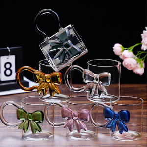 Disponibile in Diversi Colori, Tazza in Vetro Borosilicato da 400ml con Design Innovativo a Fiocco - Product Image 1