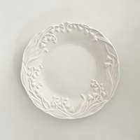 Service d'assiettes en céramique à motif floral gaufré muguet européen, faites à la main, blanches, pour événements de mariage