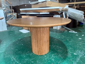 Set Tavolo da Pranzo Rotondo Allungabile in Legno Massello Moderno di Lusso Personalizzabile con 4 Sedie - Product Image 1