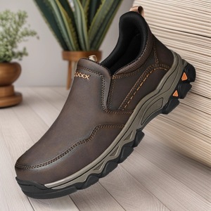 Mocasines de Piel Sintética de Primera Calidad para Hombre, Estilo Retro Británico, Zapatos Casuales Sin Cordones, Suela de Goma, Forro de Felpa, Logotipo Bordado - Product Image 1