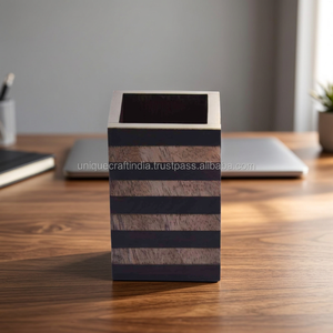 Support à stylos en bois rayé, fait main, organiseur de bureau pour le bureau et l'espace de travail à domicile |   Dernières collections d'organisateurs de bureau en bois - Product Image 1