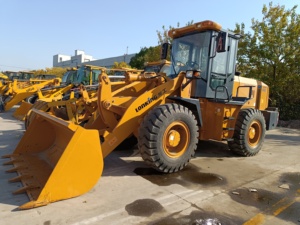 Chargeuse sur pneus d'occasion Chine Lonking LG833B LG833BG Mini chargeuse de 3 tonnes Bonne condition de fonctionnement Vente bon marché - Product Image 3