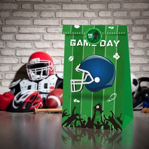 Ensemble de 24 sacs cadeaux en papier pour le football américain, design personnalisé, sacs à friandises pour le football, décorations pour fête d'anniversaire sur le thème du football - Product Image 2