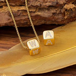 Pendentif classique en lettres dorées micro-gravées en zircon de 9 mm, lettres majuscules anglaises A-Z, bloc en laiton, cubique, bracelet unisexe DIY - Product Image 4