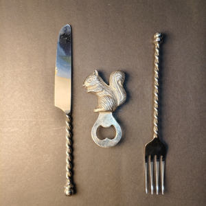Ouvre-bouteille fantaisie en forme d'écureuil et ensemble de couverts à manche torsadé, design animal artisanal, articles de bar et couverts - Product Image 2