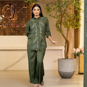 Conjunto de Pantalón y Camisa de Rayón Twill Verde Oliva, Transpirable, Duradero y de Lujo para Mujer, en Tendencia - Product Image 1