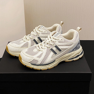 Chaussures de sport rétro en maille respirante à plateforme, à lacets, à semelle épaisse, style 'Dad Shoes', rehaussantes, polyvalentes pour hommes et femmes, décontractées pour couple - Product Image 2