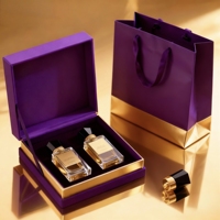 Boîte cadeau en carton violet de luxe avec insert en mousse personnalisé pour l'emballage d'un ensemble de parfums