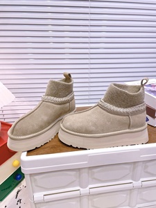 Botas cortas clásicas para mujer, lujosas y elegantes, adecuadas para otoño e invierno, que brindan calidez en condiciones nevadas. - Product Image 3