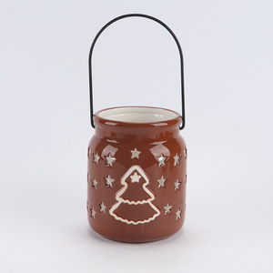 Portavelas de Cerámica con Forma de Hombre de Jengibre Festivo - Portavelas Navideño Marrón con Detalles Blancos, Decoración Navideña - Product Image 3