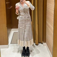 Sandro robe printemps et été nouveau français Slouchy femmes robe mode rayé robe en tricot col en V Slim-fit MIDI jupe