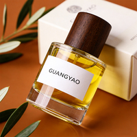 Flacon pulvérisateur de parfum en verre transparent cylindrique mini 30 ml, stock important d'usine, avec couvercle en noyer personnalisé et étiquette autocollante personnalisée
