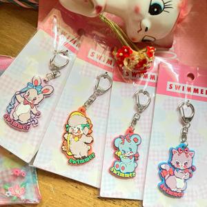 OEM ODM Ensemble de breloques en acrylique Kawaii rétro, thèmes Anime, Nageur, Personnage Japonais, Animaux, du Japon - Product Image 2