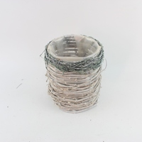 Jardinière en rotin classique faite à la main avec pot de fleur en plastique artificiel en forme de coeur utilisation intérieure et extérieure pour le placement au sol suspendu