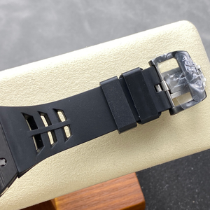 Montre mécanique tendance avec un design squeletté et une finition de haute qualité. - Product Image 4