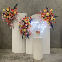 Décoration d'événements de mariage : Panneau mural floral blanc avec roses et verdure, guirlande florale pour cérémonie de mariage, scène et fête