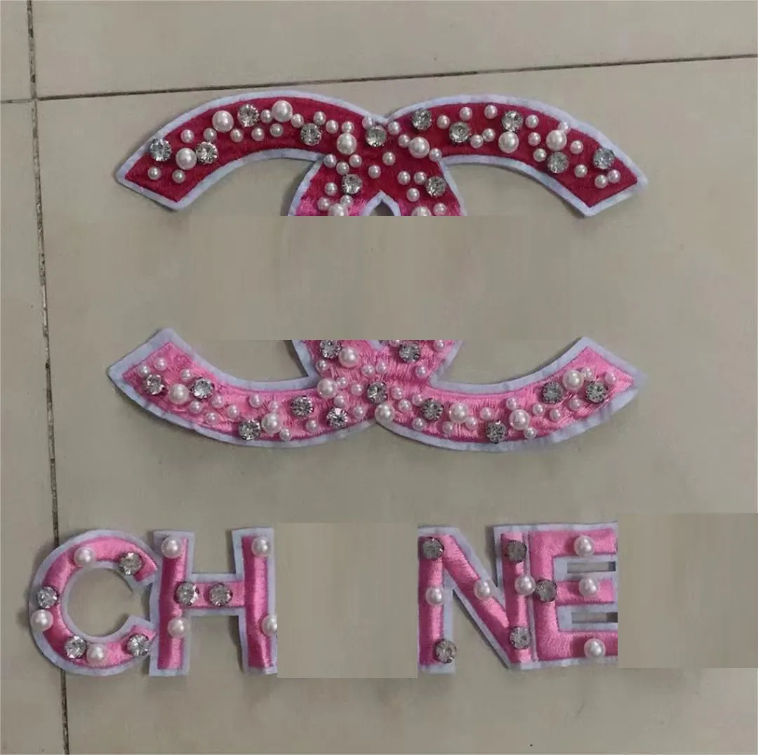 Thương Hiệu Logo Handmade Đính Cườm Thiết Kế Logo Vá May Trên Thêu Vá Phù Hiệu Appliques Rhinestone Thư Vá