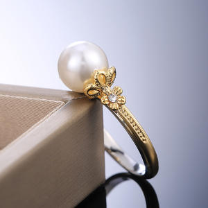 Anello F455 con Perla, Argento 925, Perla Bianca Rotonda AAA, Design a Fiore, per Cocktail e Matrimonio, Montatura a Griffe - Product Image 6