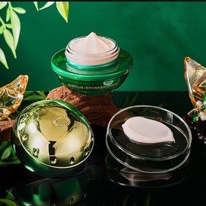 Crema Facial Blanqueadora de Venta Directa, Hidratante, Reparadora y con Efecto Natural Lock Water - Product Image 1