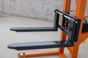 1T * 1.6M 1T * 2M 1T * 2.5M 1T * 3M 2T * 1.6M התוספת עם מנוע חצי חשמלי-stacker התוספת מנוע מלגזה מערם - Product Image 3