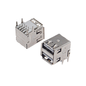 Conector USB 2.0 Tipo-A Hembra con Brida Reforzada, 90 °   Soporte vertical con 4 pines rectos y contactos de resorte planos - Product Image 1