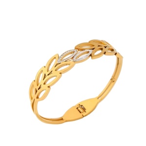 Bracciale in Acciaio Inossidabile Placcato Oro con Motivo a Foglia, Catena alla Moda Unisex, Gioiello Regalo - Product Image 1